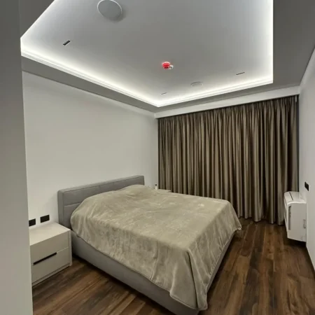 Tirane, jepet me qera apartament 1+1+Ballkon , 98 m² 1.300 € (Lion Park Residence)