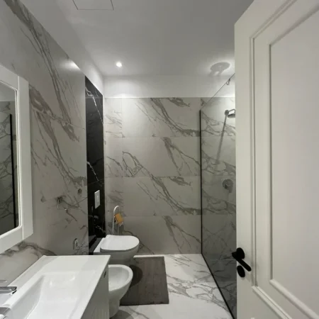 Tirane, jepet me qera apartament 1+1+Ballkon , 98 m² 1.300 € (Lion Park Residence)