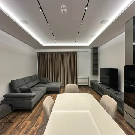 Tirane, jepet me qera apartament 1+1+Ballkon , 98 m² 1.300 € (Lion Park Residence)