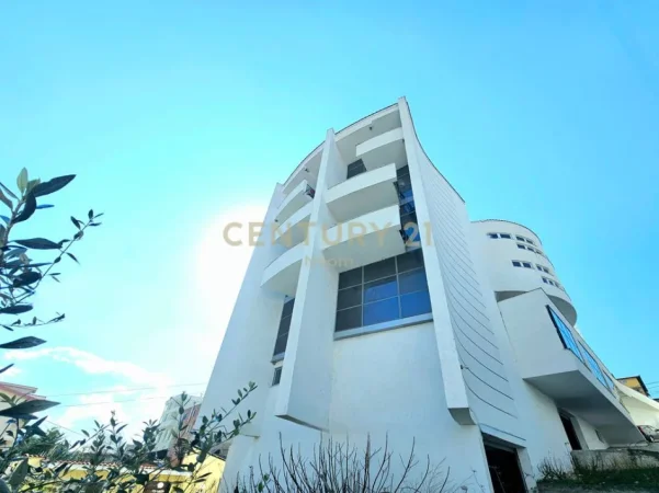 Tirane, jepet me qera ambjent biznesi , 3.200 m² 13.000 € (Sauku i Ri)