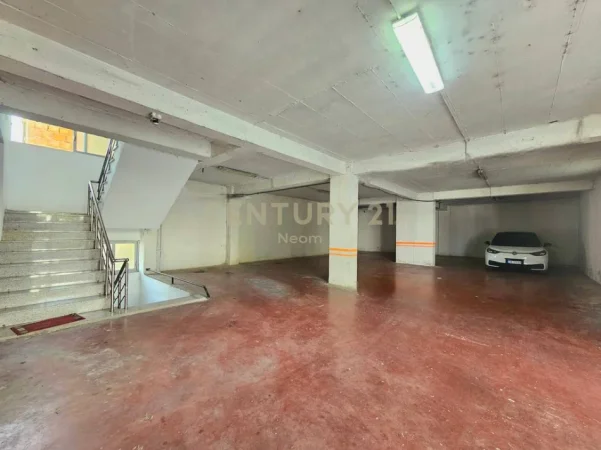 Tirane, jepet me qera ambjent biznesi , 3.200 m² 13.000 € (Sauku i Ri)