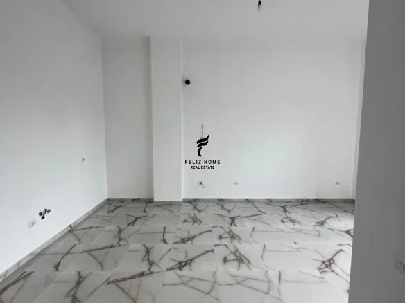 Tirane, jepet me qera zyre Kati 13, 106 m² 1.000 € (RRUGA E BARRIKADAVE)