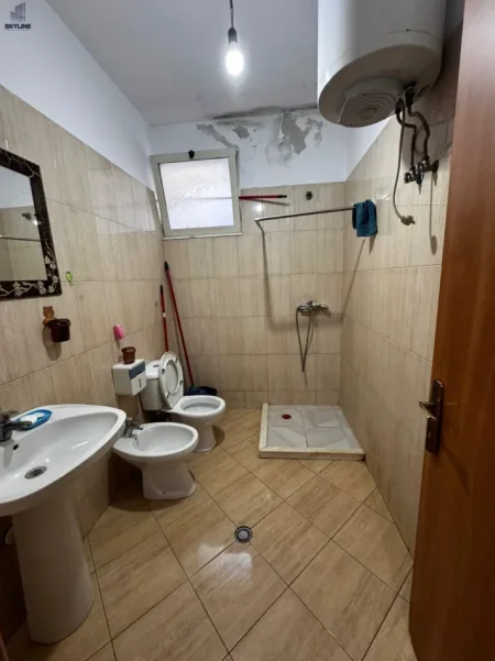 Tirane, jepet me qera apartament 1+1 Kati 8, 65 m² 350 € (Astir)