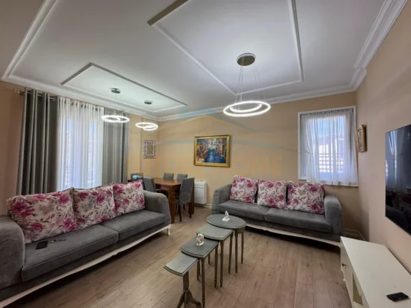 Tirane, jepet me qera apartament 3+1 Kati 6, 113 m² 1.000 € (Liqeni i Thatë)