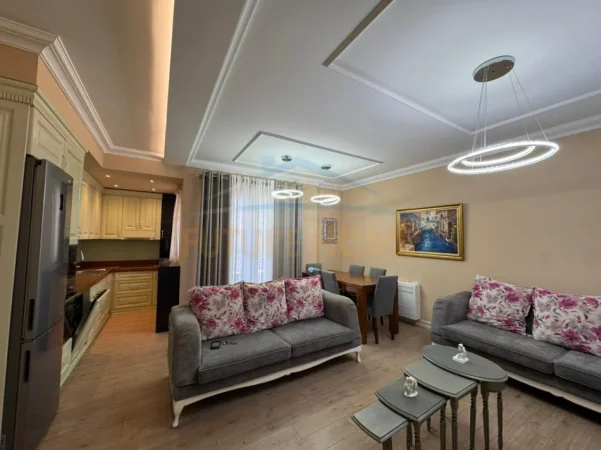 Tirane, jepet me qera apartament 3+1 Kati 6, 113 m² 1.000 € (Liqeni i Thatë)