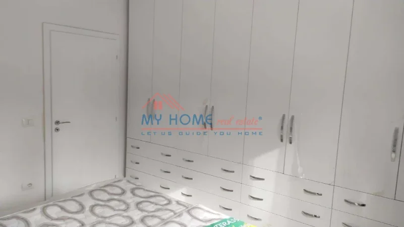 Tirane, jepet me qera apartament 1+1+Ballkon Kati 3, 60 m² 500 € (Rruga Sadik Petrela)