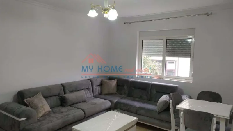 Tirane, jepet me qera apartament 1+1+Ballkon Kati 3, 60 m² 500 € (Rruga Sadik Petrela)