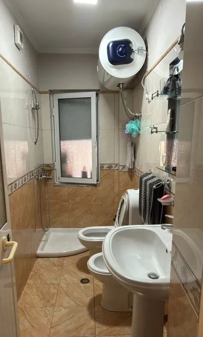 Shqiperi, shitet 2+1 Kati 4, 225.000 € 