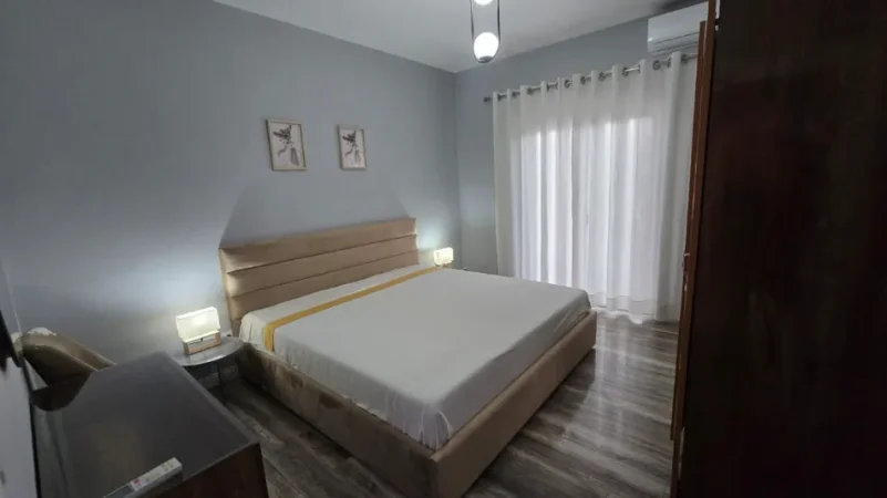 Tirane, jepet me qera apartament 2+1 Kati 2, 110 m² 600 € (SAUK)