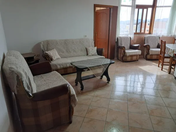Tirane, jepet me qera apartament 1+1 Kati 4, 70 m² 400 € (Rruga Muzaket)