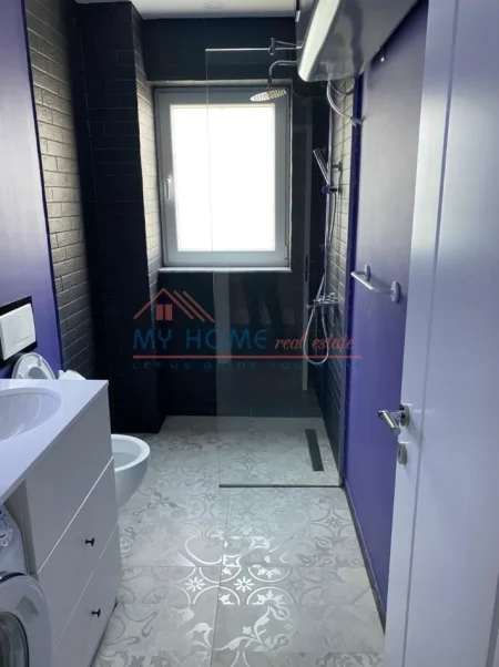 Tirane, jepet me qera apartament 1+1+Ballkon Kati 4, 60 m² 800 € (Rruga Nikolla Tupe)
