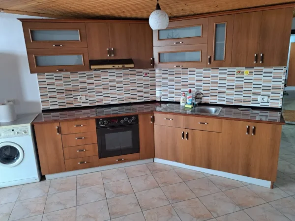 Tirane, jepet me qera apartament 1+1 Kati 4, 70 m² 400 € (Rruga Muzaket)