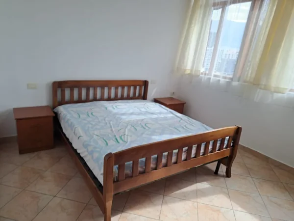 Tirane, jepet me qera apartament 1+1 Kati 4, 70 m² 400 € (Rruga Muzaket)