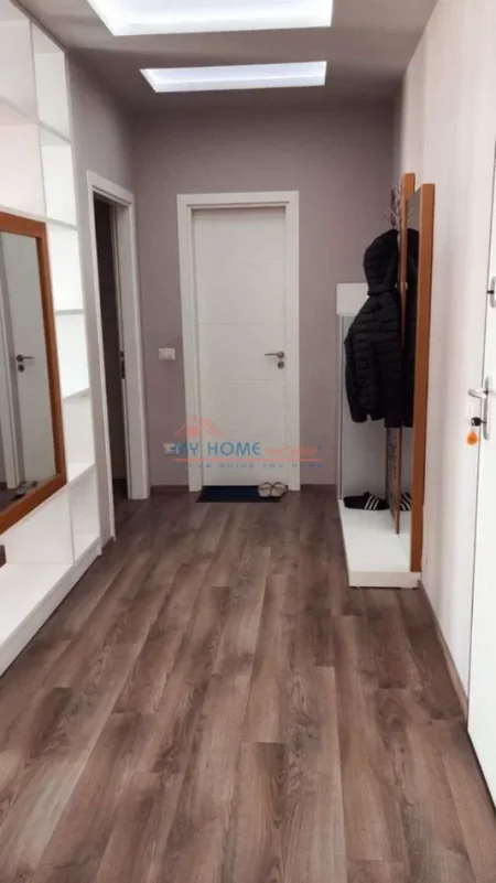 Tirane, jepet me qera apartament 2+1+Ballkon Kati 6, 103 m² 520 € (Astir)