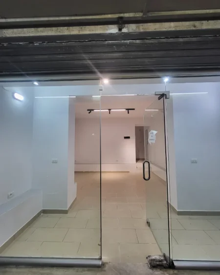 Tirane, jepet me qera ambjent biznesi Kati 0, 30 m² 400 € (RRUGA SIRI KODRA)
