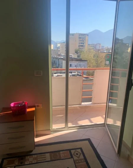 Tirane, jepet me qera apartament 1+1 Kati 5, 62 m² 550 € (RRUGA E DURRESIT)