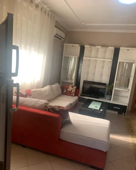 Tirane, jepet me qera apartament 1+1 Kati 5, 62 m² 550 € (RRUGA E DURRESIT)