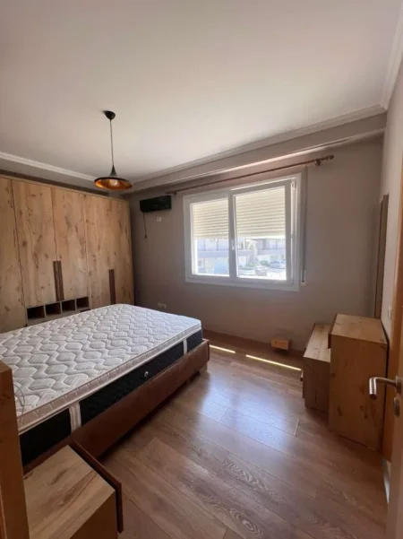 Tirane, jepet me qera apartament 2+1 Kati 2, 108 m² 800 € 