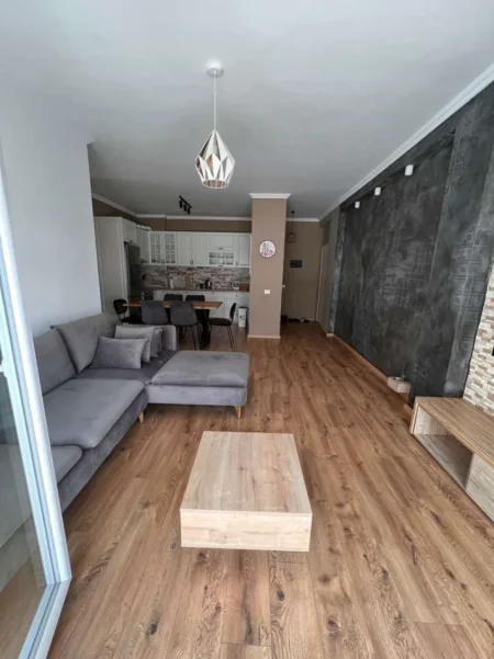 Tirane, jepet me qera apartament 2+1 Kati 2, 108 m² 800 € 