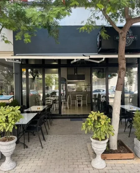 Tirane, jepet me qera ambjent biznesi Kati 0, 56 m² 700 € (Yzberisht)