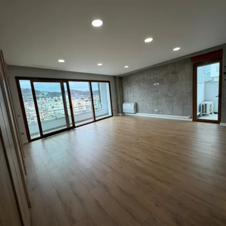Tirane, jepet me qera zyre Kati 6, 200 m² 2.500 € (KOMPLEKSI DELIJORGJI)