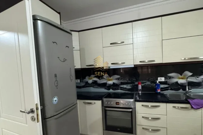 Tirane, jepet me qera apartament 1+1+Ballkon Kati 4, 70 m² 450 € (Astir)