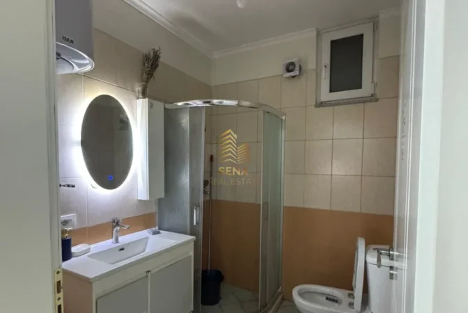 Tirane, jepet me qera apartament 1+1+Ballkon Kati 4, 70 m² 450 € (Astir)