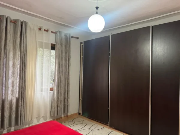 Tirane, jepet me qera shtepi 2+1+Ballkon Kati 1, 111 m² 450 € (Allias)