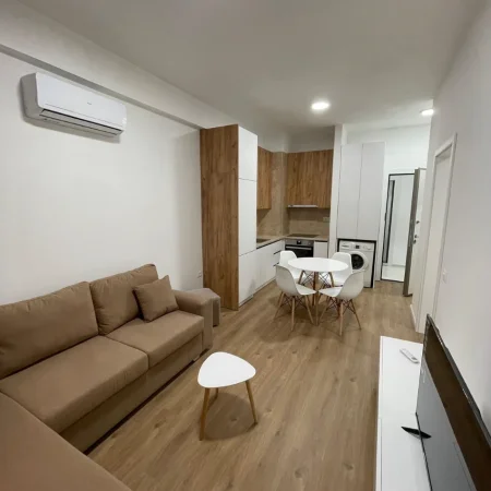 Tirane, jepet me qera apartament 1+1+Ballkon , 70 m² 450 € (Ali Demi)