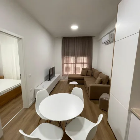 Tirane, jepet me qera apartament 1+1+Ballkon , 70 m² 450 € (Ali Demi)
