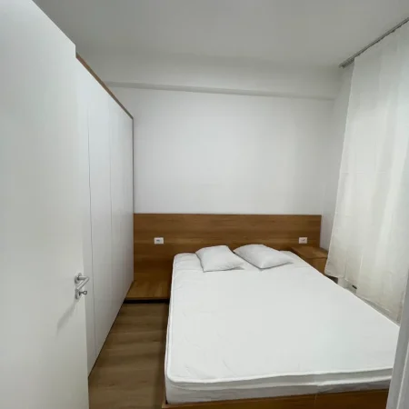 Tirane, jepet me qera apartament 1+1+Ballkon , 70 m² 450 € (Ali Demi)