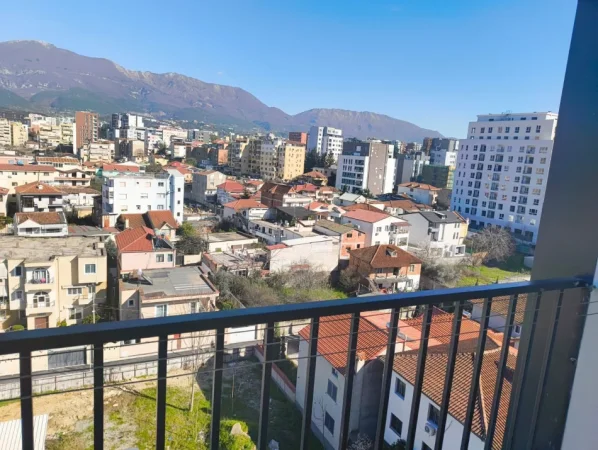 Tirane, jepet me qera apartament 1+1 Kati 8, 70 m² 500 € (Rruga 5 Maji)