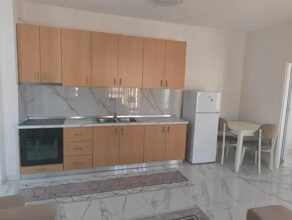 Tirane, jepet me qera apartament 1+1 Kati 8, 70 m² 500 € (Rruga 5 Maji)