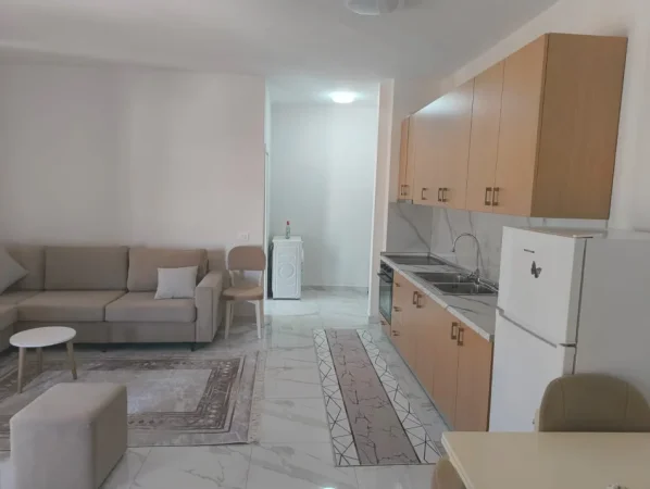 Tirane, jepet me qera apartament 1+1 Kati 8, 70 m² 500 € (Rruga 5 Maji)