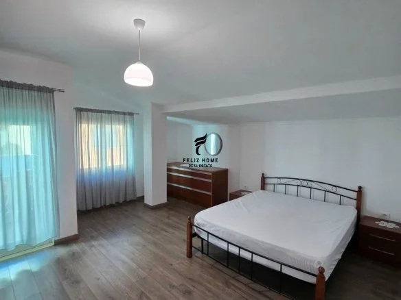 Tirane, jepet me qera apartament duplex 1+1+Ballkon Kati 4, 80 m² 600 € (RRUGA E DURRESIT)