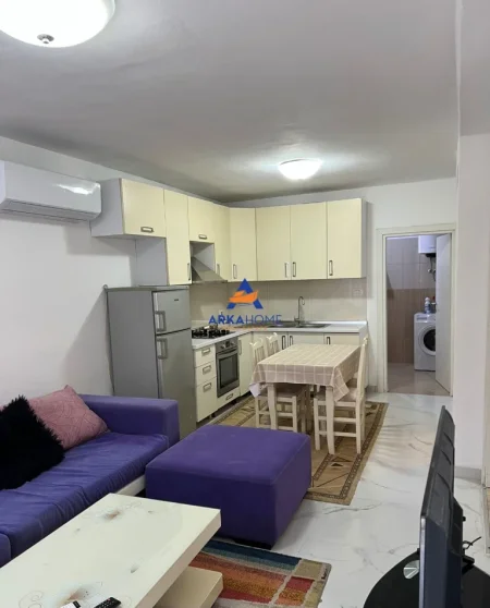 Tirane, jepet me qera apartament 2+1+Ballkon , 70 m² 470 € 