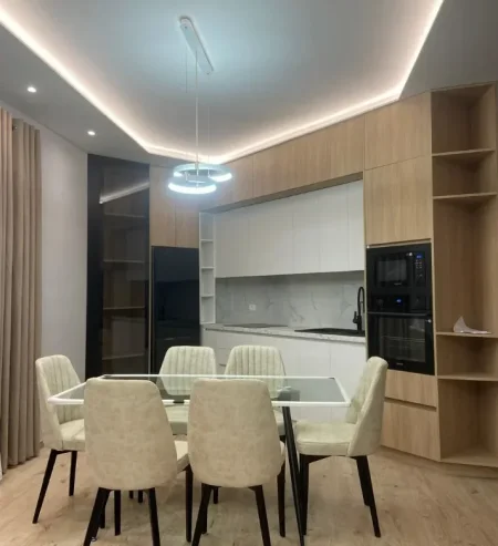 Tirane, jepet me qera apartament 1+1 Kati 4, 106 m² 1.500 € (Ministria Drejtesise)