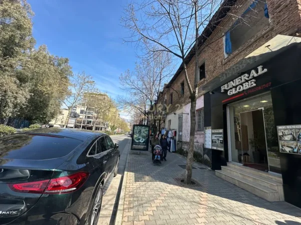 Tirane, jepet me qera ambjent biznesi Kati 0, 70 m² 1.350 € (Stadiumi Selman Stermasi)