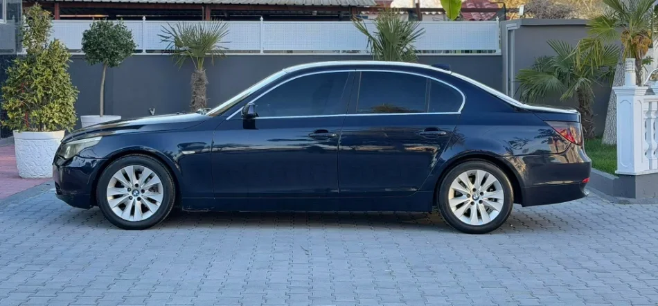 Fier, shes makine OKAZION-BMW 525-2.5 BENZIN GAZ-2005-AUTOMATIK Benzin+Gaz, blu e errët automatik Klima 285.000 km 3.300 €