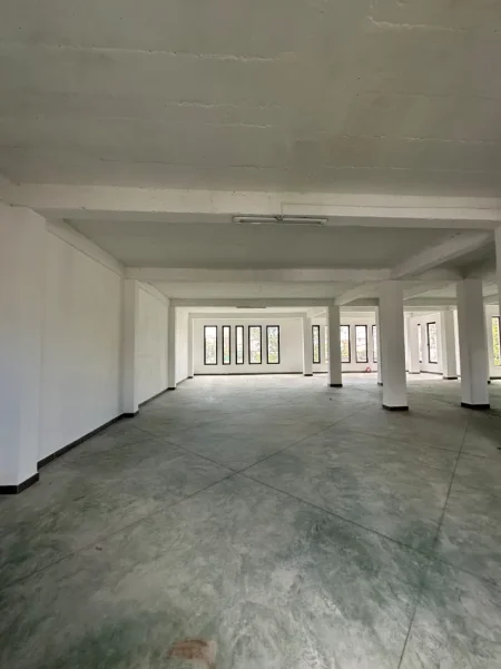 Durres, shitet ambjent biznesi Kati 0, 690 m² 560.000 € (Ura e Dajlanit)