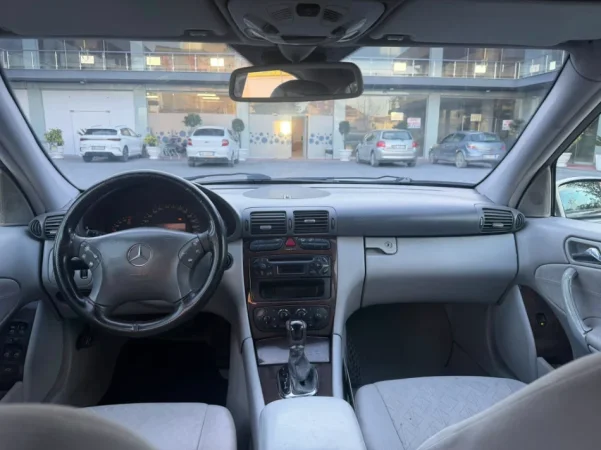 Fier, shes makine MERCEDES BENZ C220 DIESEL CDI-AUTOMATIK Nafte, gri metalizato automatik Klima 305.000 km 2.300 €