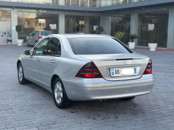 Fier, shes makine MERCEDES BENZ C220 DIESEL CDI-AUTOMATIK Nafte, gri metalizato automatik Klima 305.000 km 2.300 €
