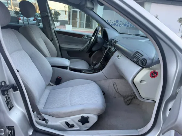 Fier, shes makine MERCEDES BENZ C220 DIESEL CDI-AUTOMATIK Nafte, gri metalizato automatik Klima 305.000 km 2.300 €