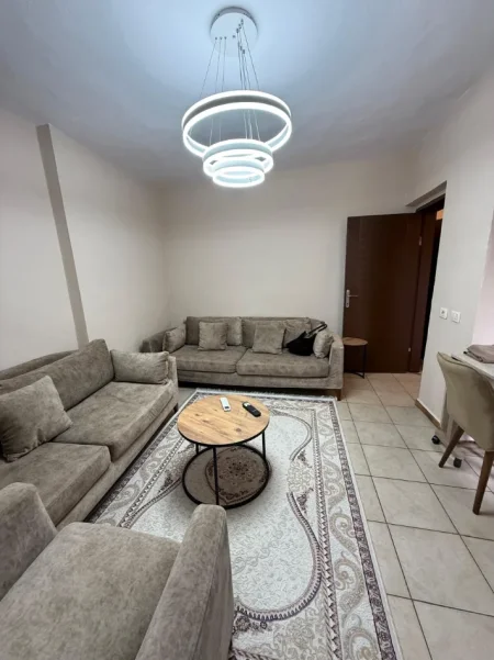 Tirane, jepet me qera apartament 1+1 Kati 3, 65 m² 550 € 