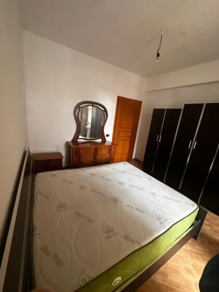Tirane, jepet me qera apartament 1+1 Kati 4, 70 m² 350 € (Vila L Astir)