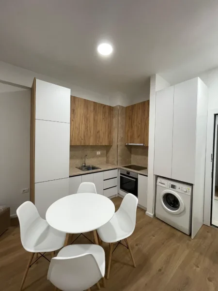 Tirane, jepet me qera apartament 1+1+Ballkon Kati 3, 70 m² 450 € (Ali Demi)