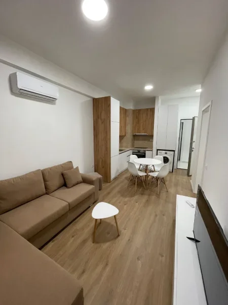 Tirane, jepet me qera apartament 1+1+Ballkon Kati 3, 70 m² 450 € (Ali Demi)