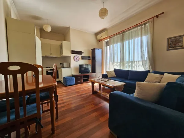 Tirane, jepet me qera apartament 1+1 Kati 7, 60 m² 700 € (Pazari i Ri)
