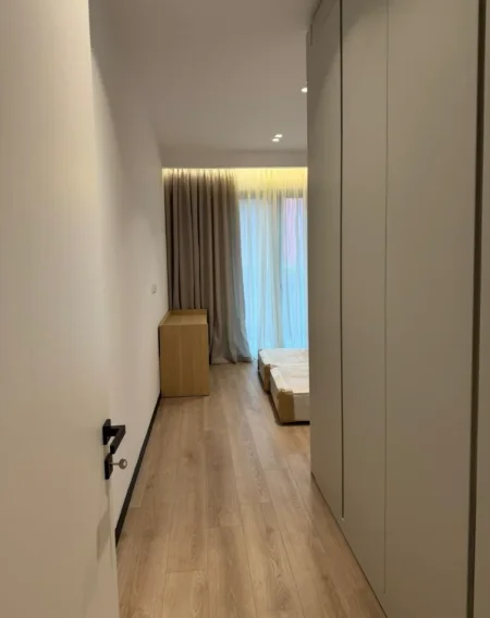Tirane, jepet me qera apartament 2+1 , 140 m² 2.800 € 