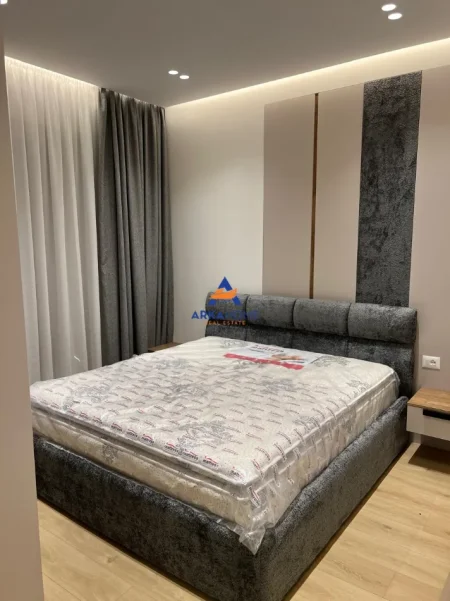 Tirane, jepet me qera Vile 3 Katshe Kati 3, 196 m² 2.300 €